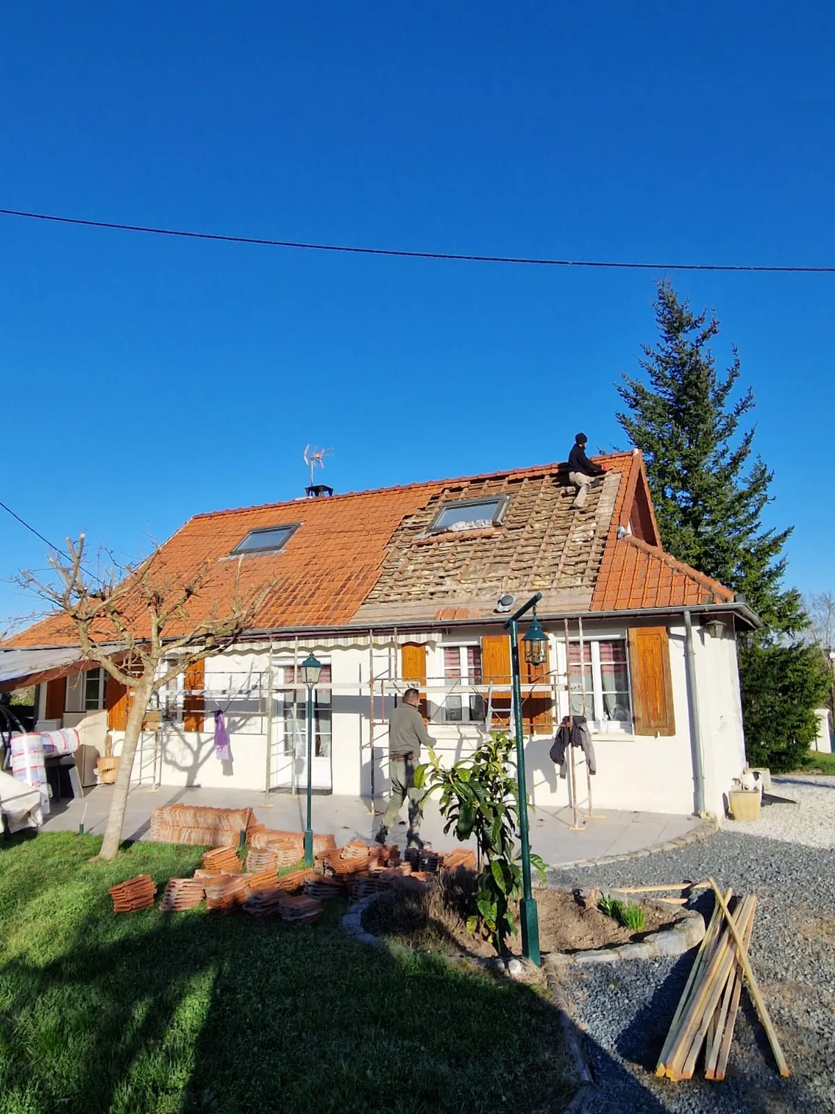 Chantier de toiture en tuiles
