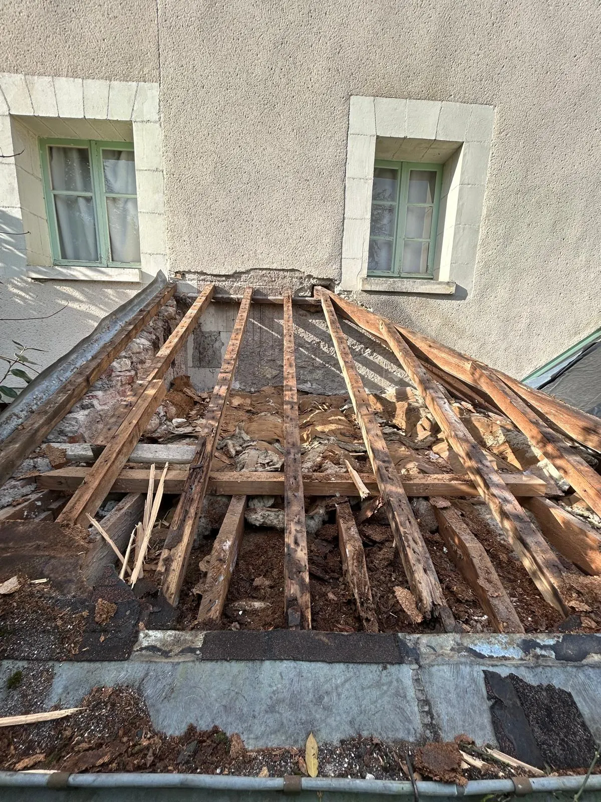 Chantier de couverture : découverture